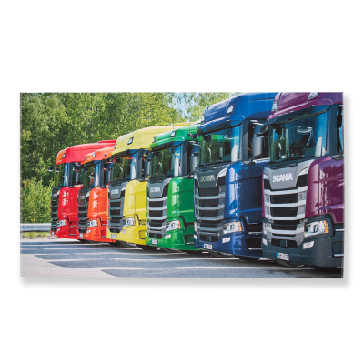 Handdoek met vrachtwagens in regenboogkleuren